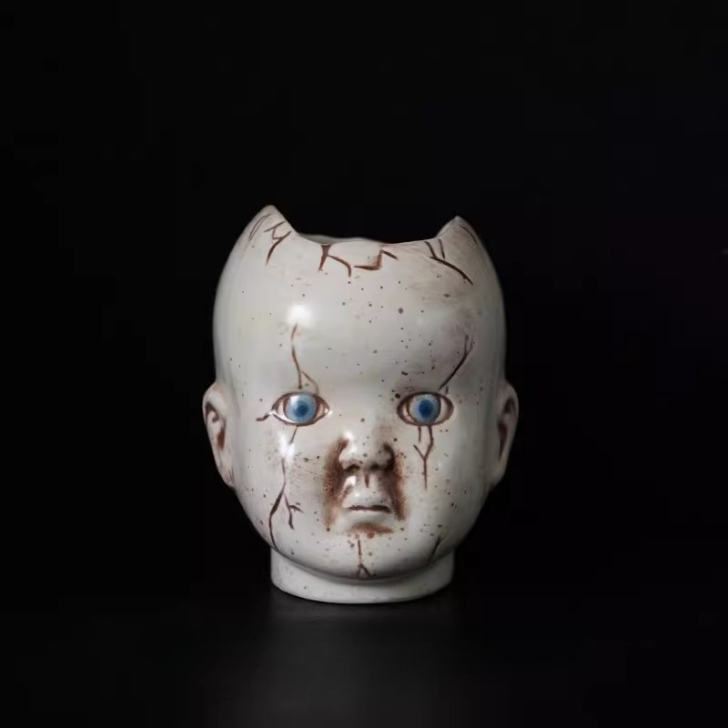 Horror themed doll head cerami - Tablet Reading Accessories recension och pris