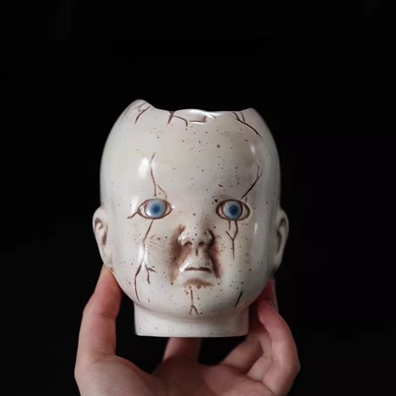 Horror themed doll head cerami - Tablet Reading Accessories recension och pris